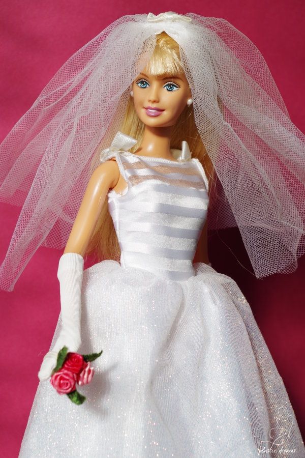 Dream Wedding Barbie Doll (2000)