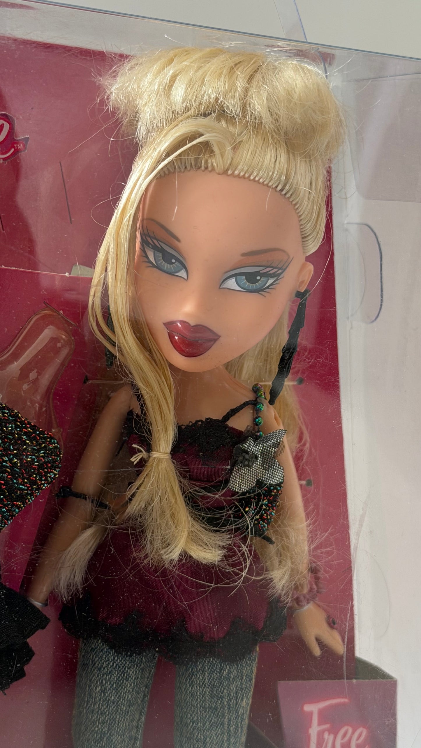 Bratz Step Out! - Cloe (2005)