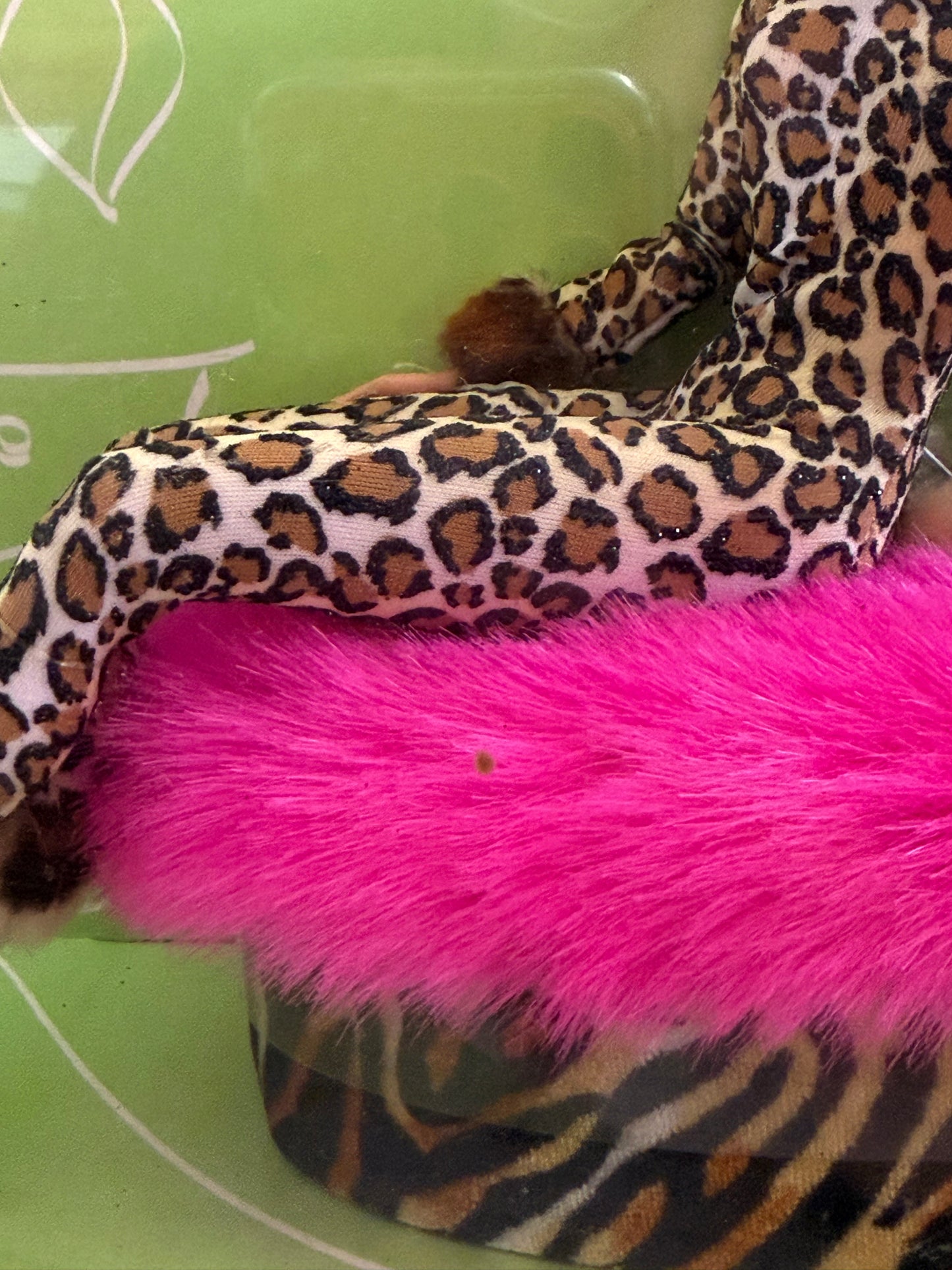 Lounge Kitties™ - Leopard (2004)